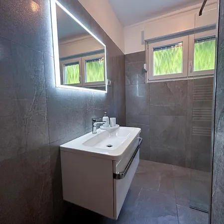 Apartman Elegant Grey