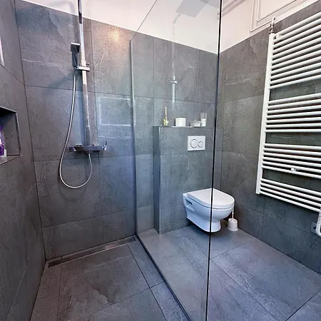 Elegant Grey Apartment *