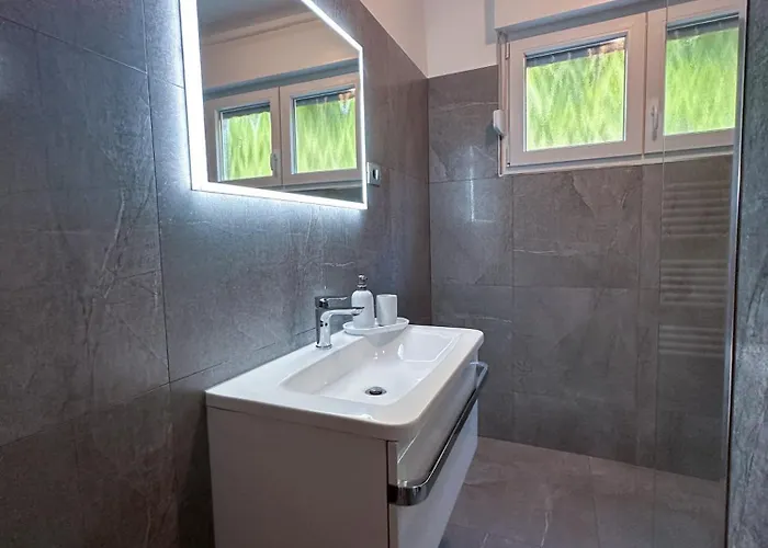 아파트 Elegant Grey